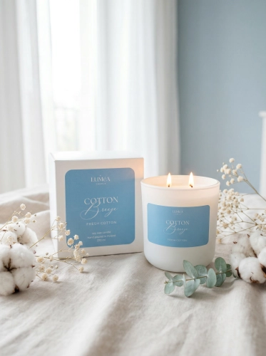 Cotton Breeze -  sojowa świeca Luméa Candle  o aromacie świeżej bawełny 