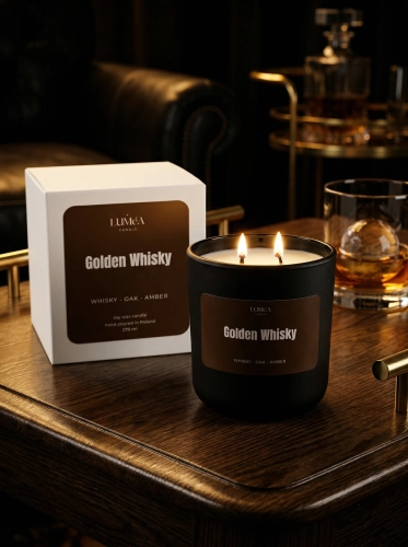 Golden Whisky -  sojowa świeca Luméa Candle  o aromacie whisky, dębu i ambry