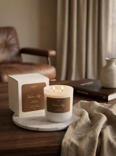 Warm Hug – luksusowa świeca sojowa Luméa Candle o aromacie kominkowym i waniliowym
