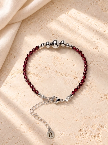 Bransoletka Essentia Garnet and silver  –  granat