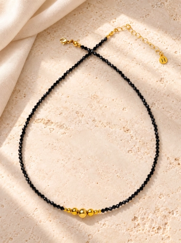 Naszyjnik Essentia Black and gold  –  czarny turmalin